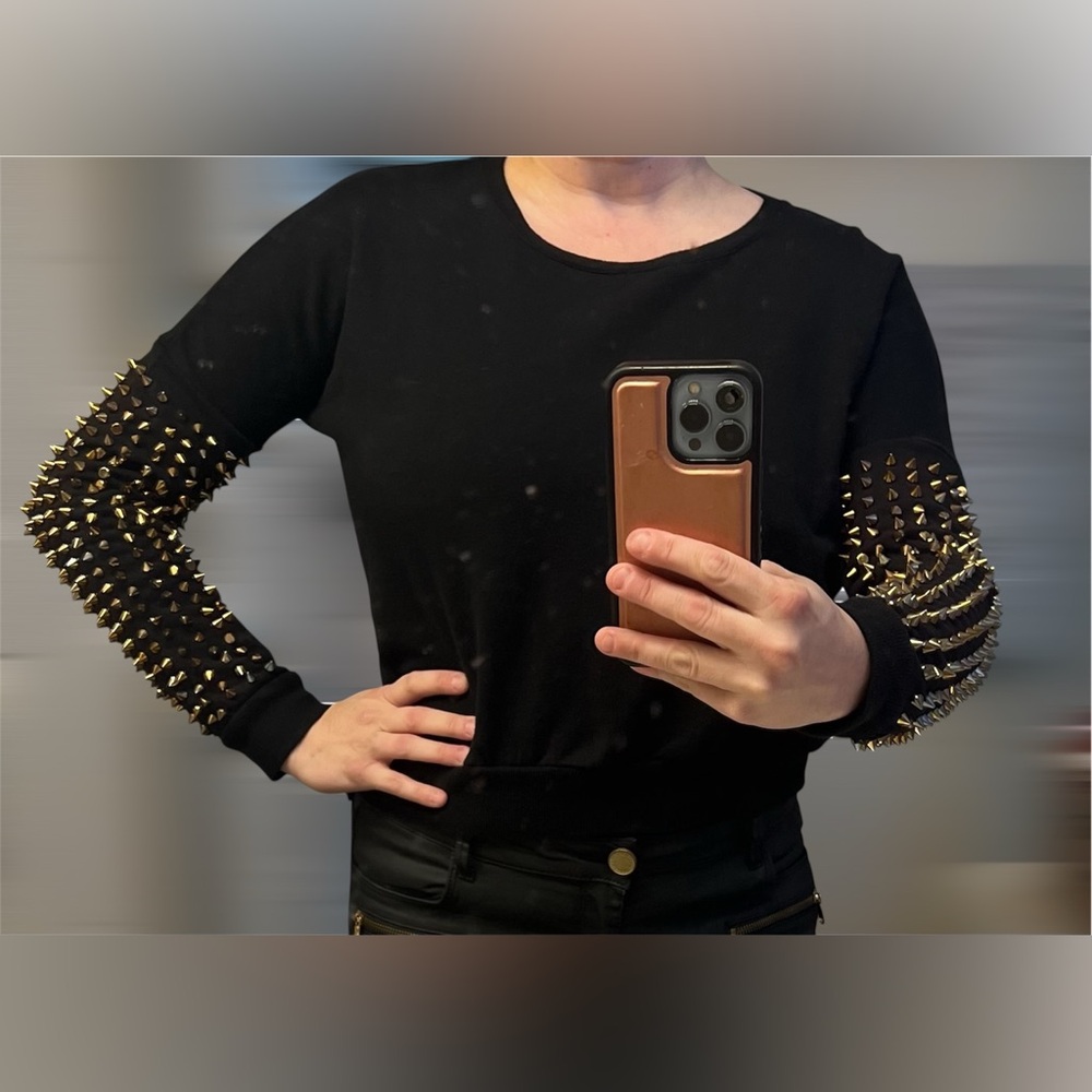 Forever 21 ling sleeve gold studded sleeves sweater